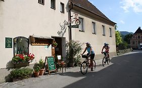 Weinbau-Gaestezimmer Martin Und Eva Maria Jamek